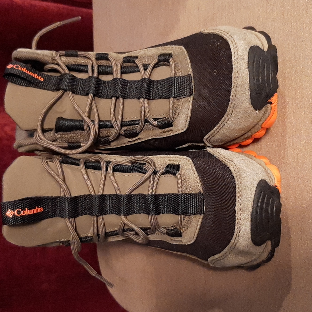 Kids Columbia hiking boots size 3 Olive green w/black and orange trim